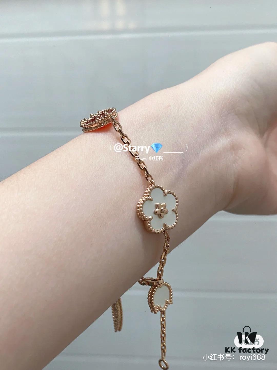 New Four-Leaf Clover Ladybug Braided Bracelet Inspired by Nature