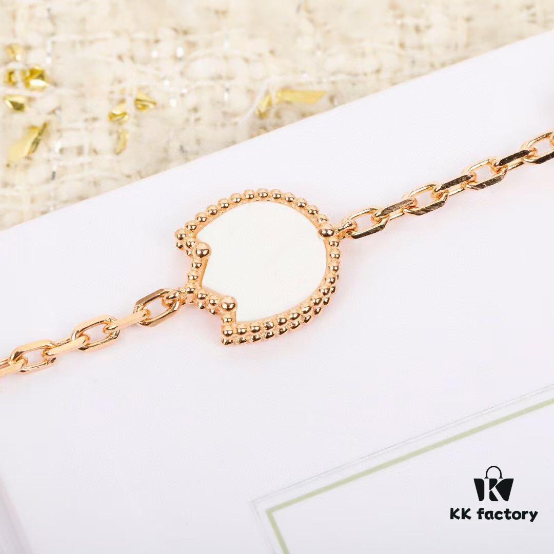 Top-tier VCA-style Ladybug Bracelet Z+, Genuine Jewelry-Grade ZP, Customizable in Real Gold and Diamonds, Only Authentic ZP Real Gold Version, Superior to All Other Gold Products on Market! Lucky Spring Collection Features Ladybugs and Floral Motifs, Celebrating Van Cleef & Arpels' Beloved Theme of Spring Rebirth