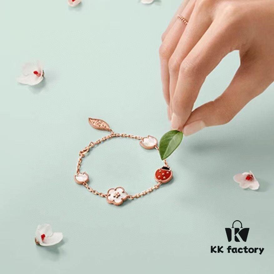 Top-tier VCA-style Ladybug Bracelet Z+, Genuine Jewelry-Grade ZP, Customizable in Real Gold and Diamonds, Only Authentic ZP Real Gold Version, Superior to All Other Gold Products on Market! Lucky Spring Collection Features Ladybugs and Floral Motifs, Celebrating Van Cleef & Arpels' Beloved Theme of Spring Rebirth