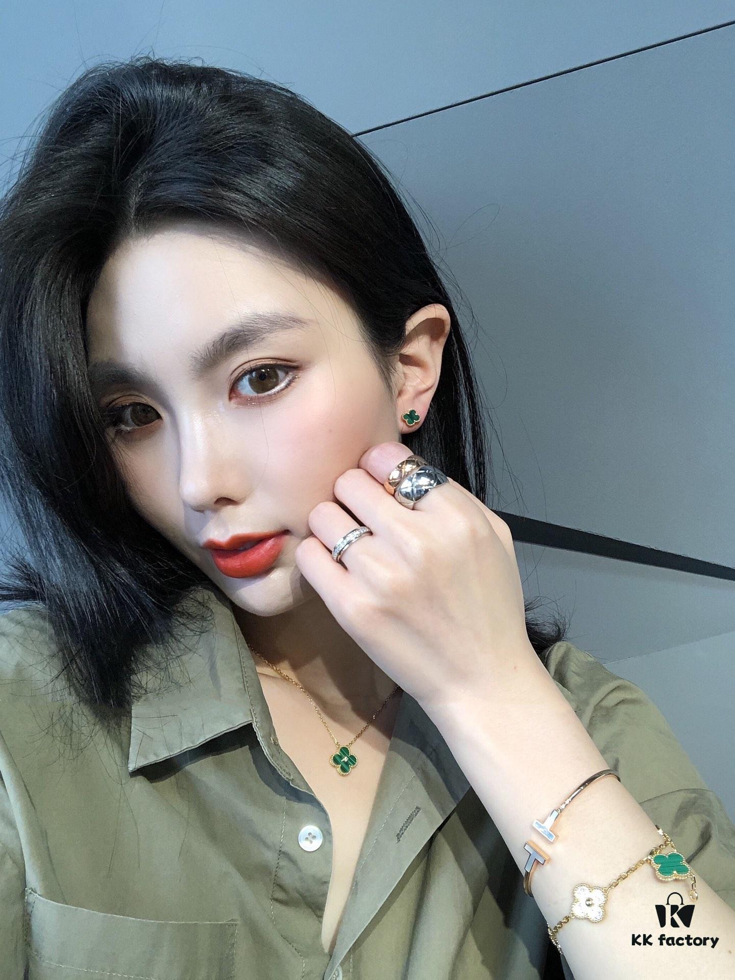 Mini Clover Earrings