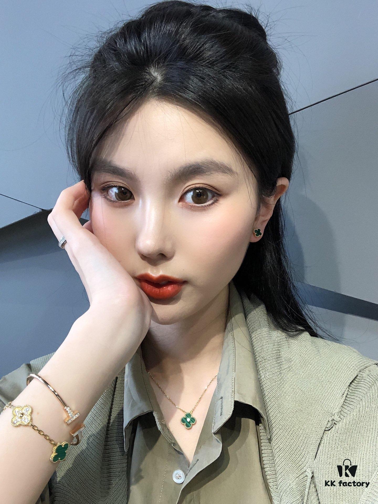 Mini Clover Earrings