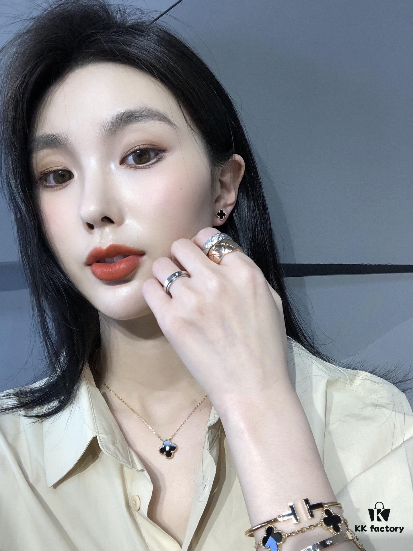 Mini Clover Earrings