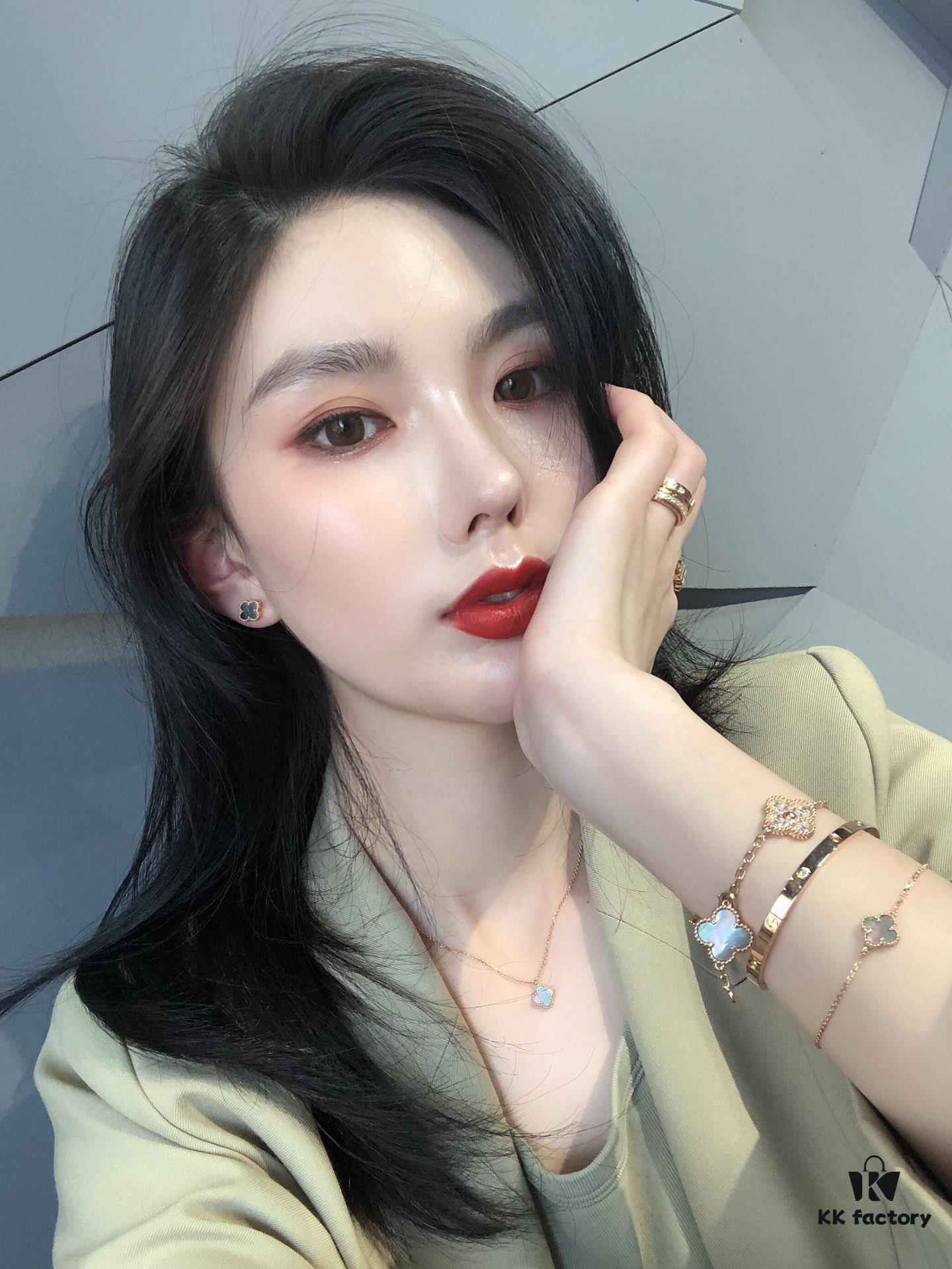 Mini Clover Earrings