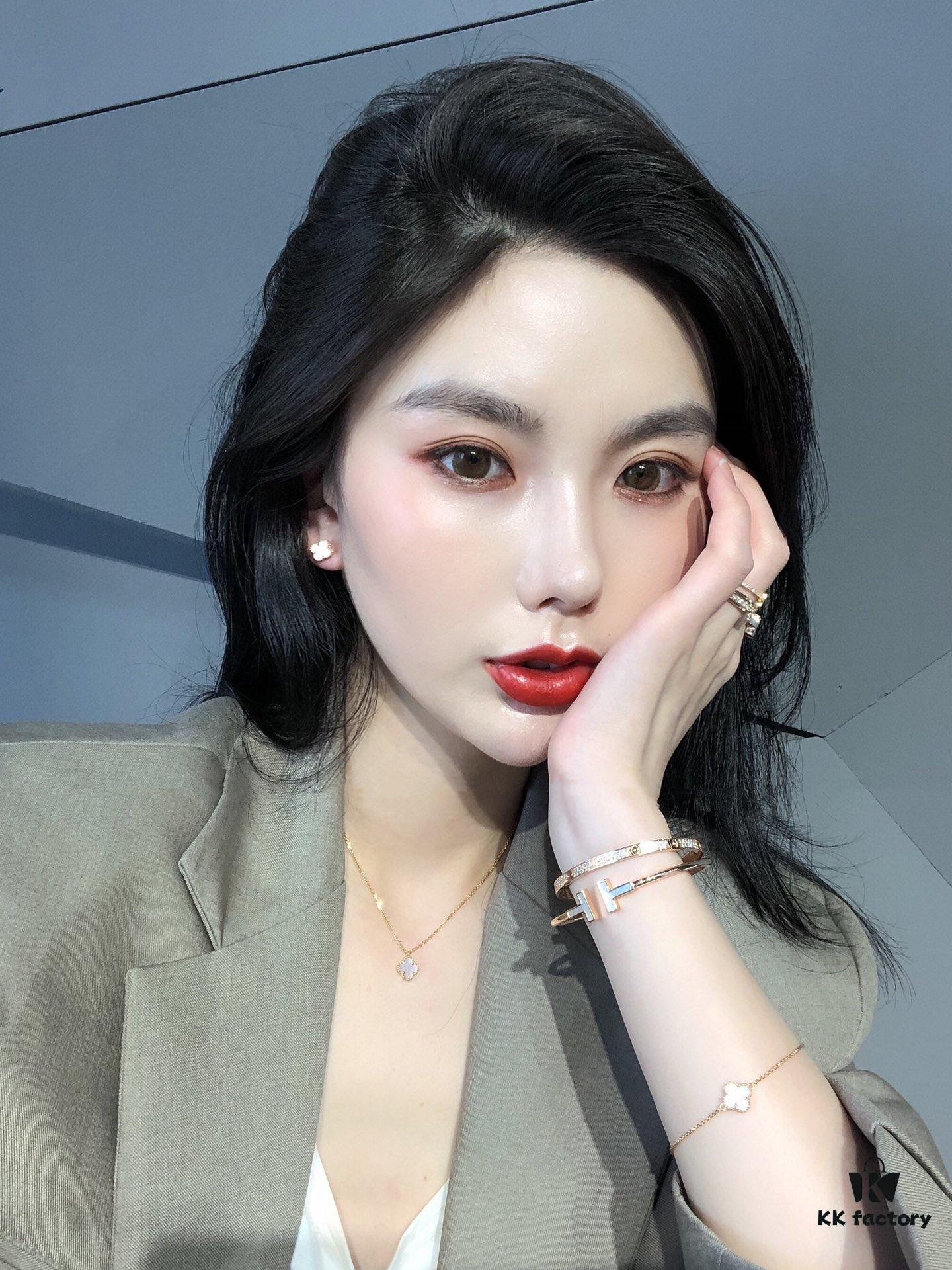 Mini Clover Earrings