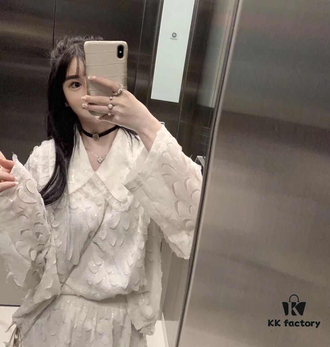 Styling Tip! Wearing two medium-sized clover pendants together creates a more stunning effect 👏👏