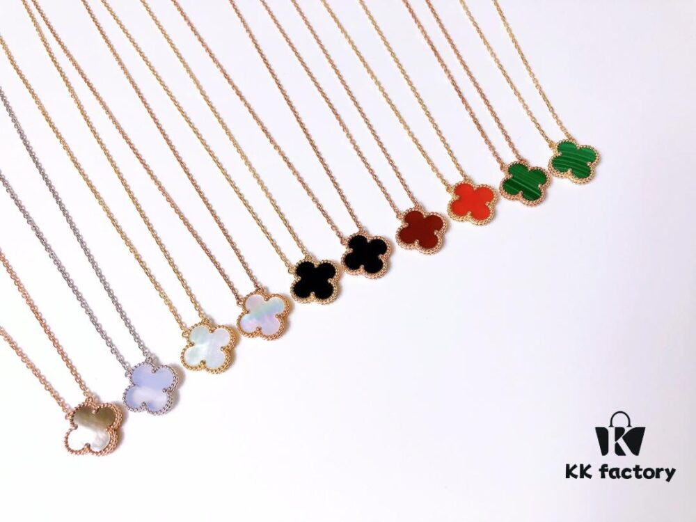 Luxury Purchased Level VCA Van Cleef & Arpels Standard Medium Four-Leaf Clover Necklace