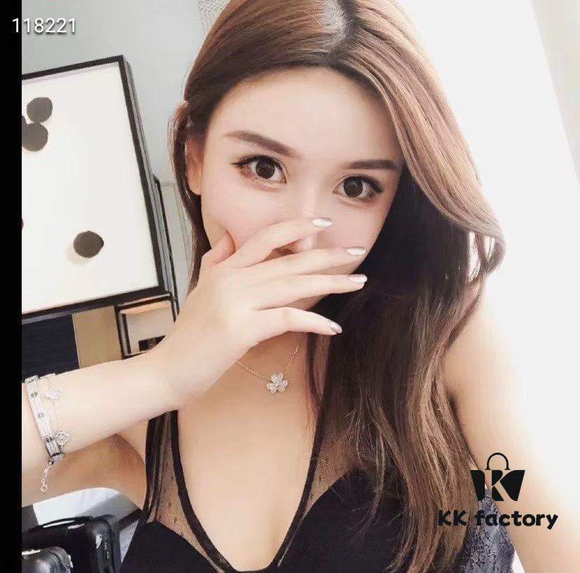 925 VCA Clove Necklace, Breaking the Classic VCA Four-Leaf Clover Design, Full Diamond Style Particularly Flattering and Versatile