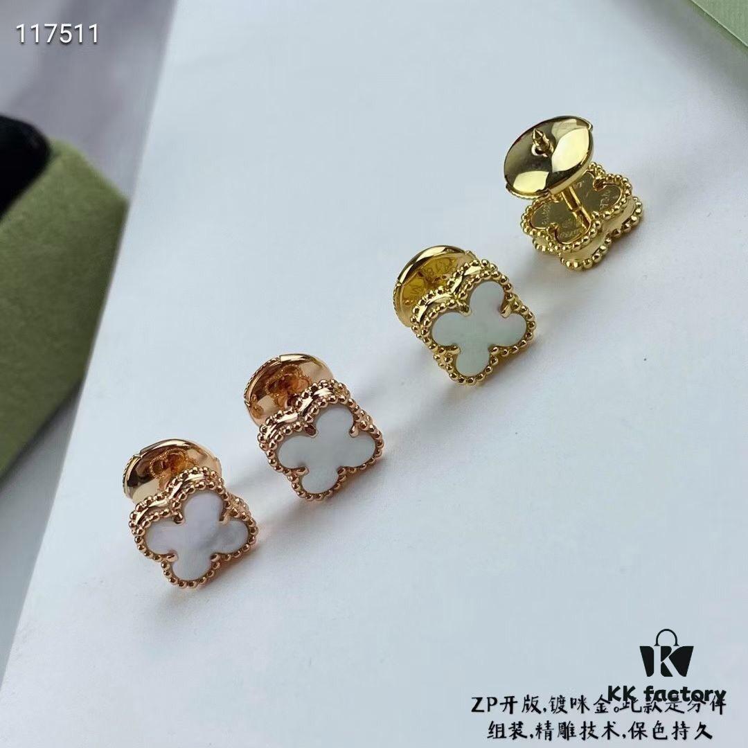 Newly Upgraded Version ZP Open Edition V Gold Plated with Mi Gold, Long-Lasting Color Retention ❤ This Piece Features Separate Components Assembly and Precision Carving Technology. 😊😊 VCA Clovis & Arpels Miniature Luxury White Mother-of-Pearl Four-Leaf Clover Stud Earrings Paired with Original-Style Saucer Backs 🍀 Exceptionally Charming, Enhances Fair Skin Tone, Highly Versatile for Any Occasion, Perfect for Sisters' Gatherings, Adds Extra Prestige