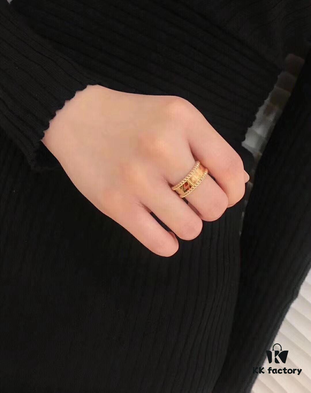 Luxury Craftsmanship VCA Van Cleef & Arpels Alhambra Signature Ring with Smooth Pearl Edge - Elegant Design in Rose Gold, Gold, and Silver