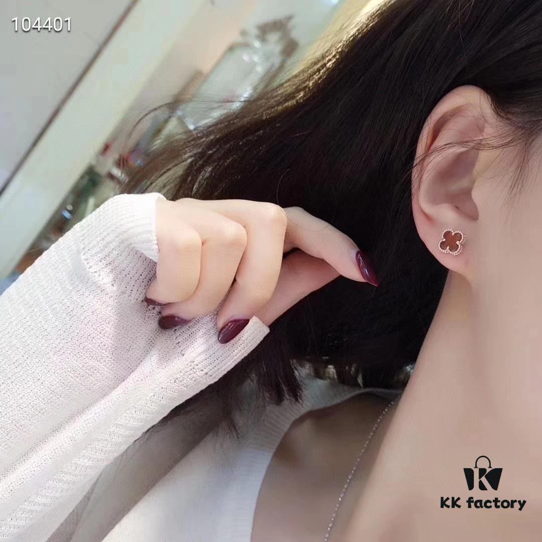 Small Clover Stud Earrings 🍀 In Stock