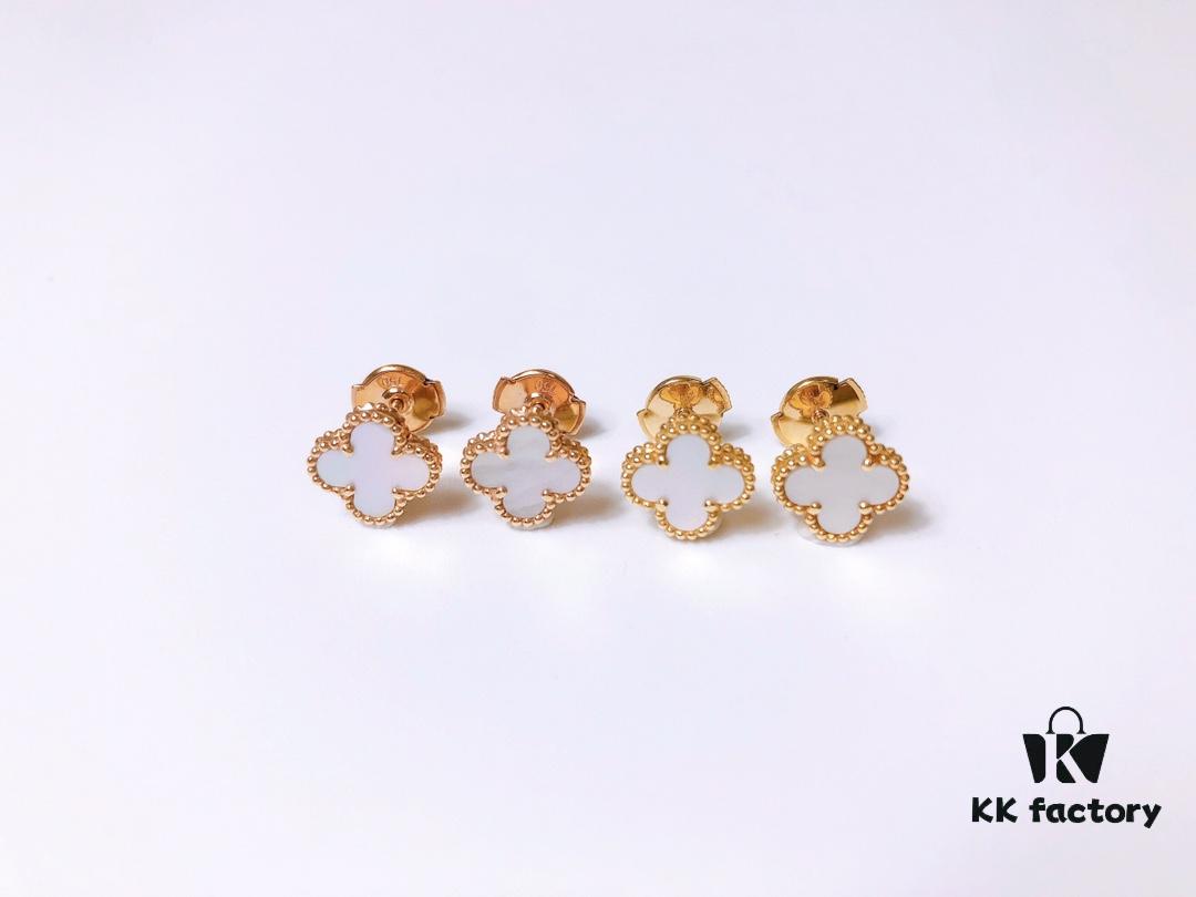 Small Clover Stud Earrings 🍀 In Stock