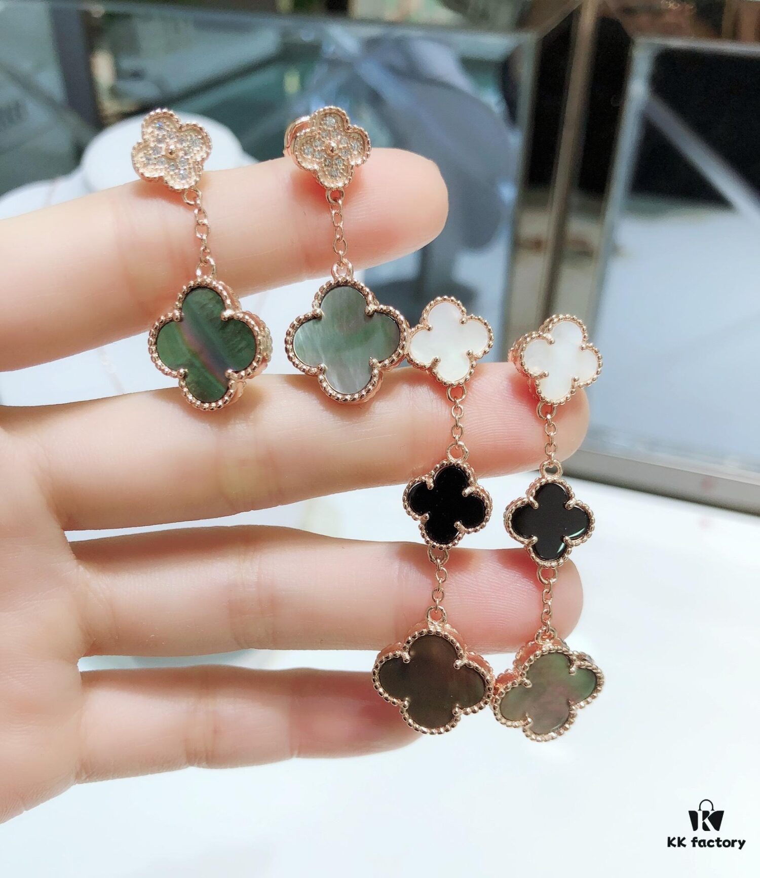 Clover Gray Mother-of-Pearl Set