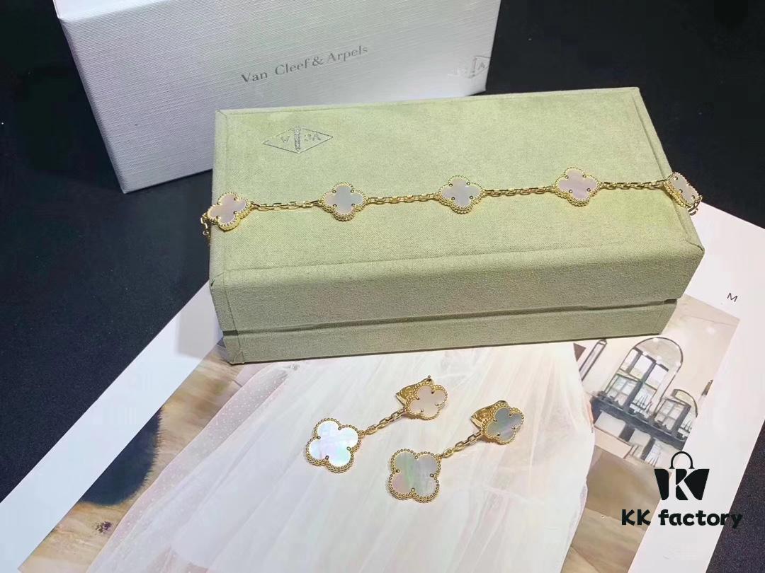 Van Cleef & Arpels VCA Set, Wear as a Complete Set to Instantly Enhance Your Elegance