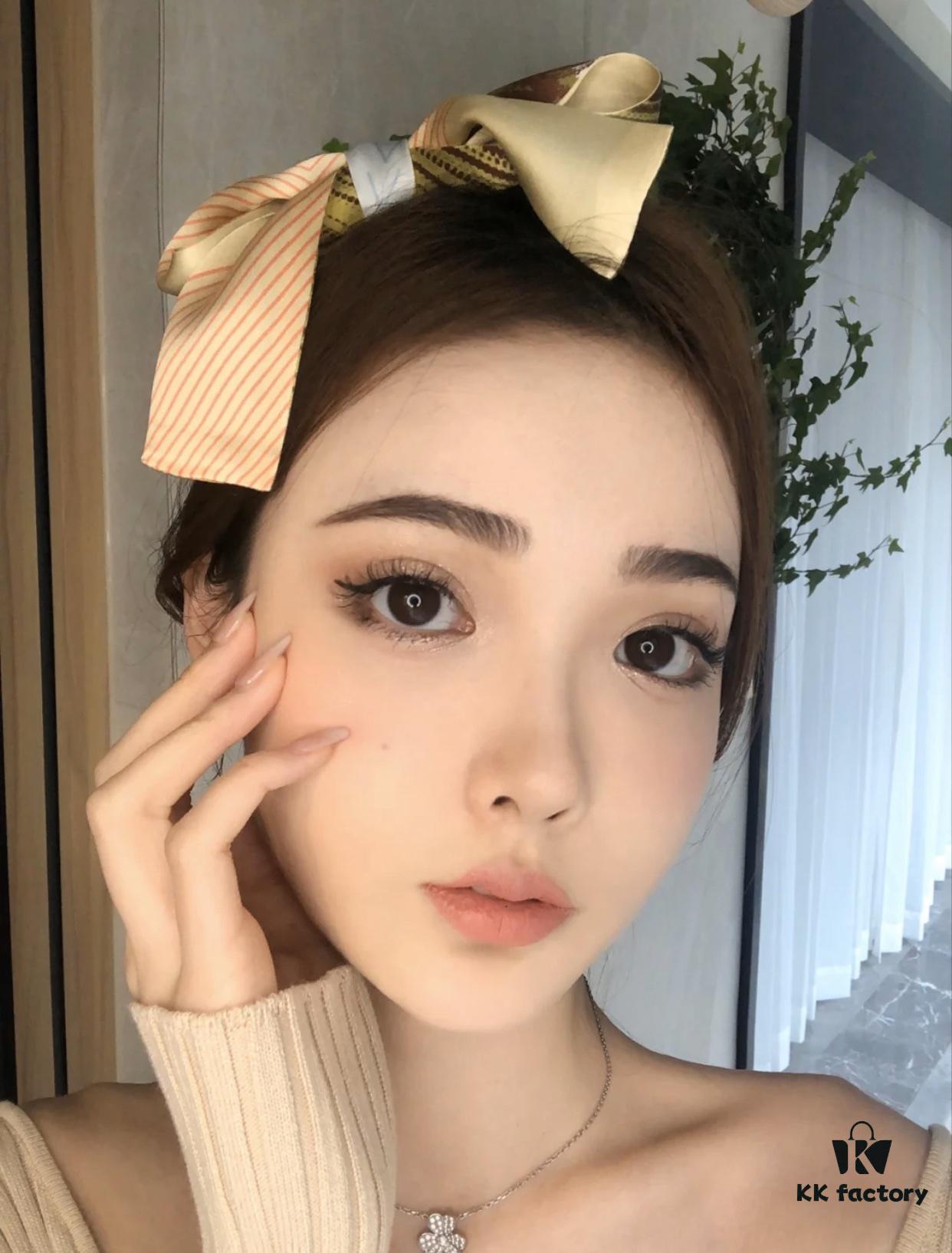 Delicate VCA Clover Necklace for a Soft and Feminine Look