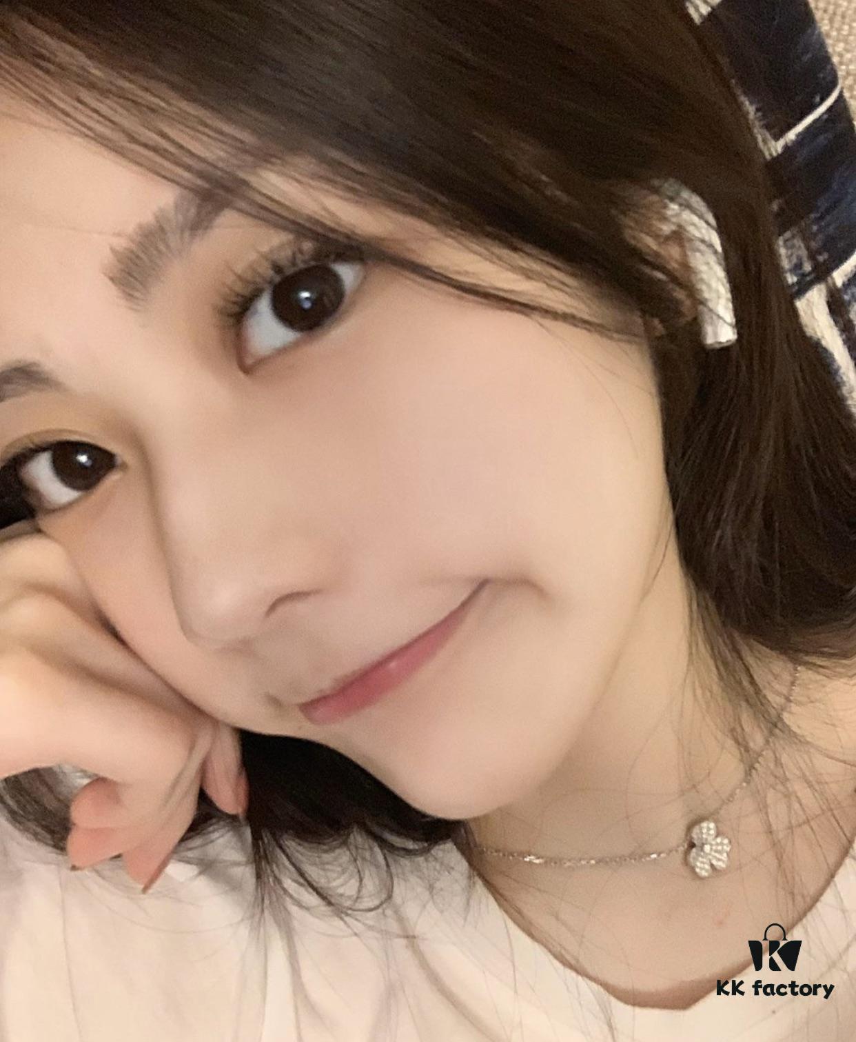 Delicate VCA Clover Necklace for a Soft and Feminine Look