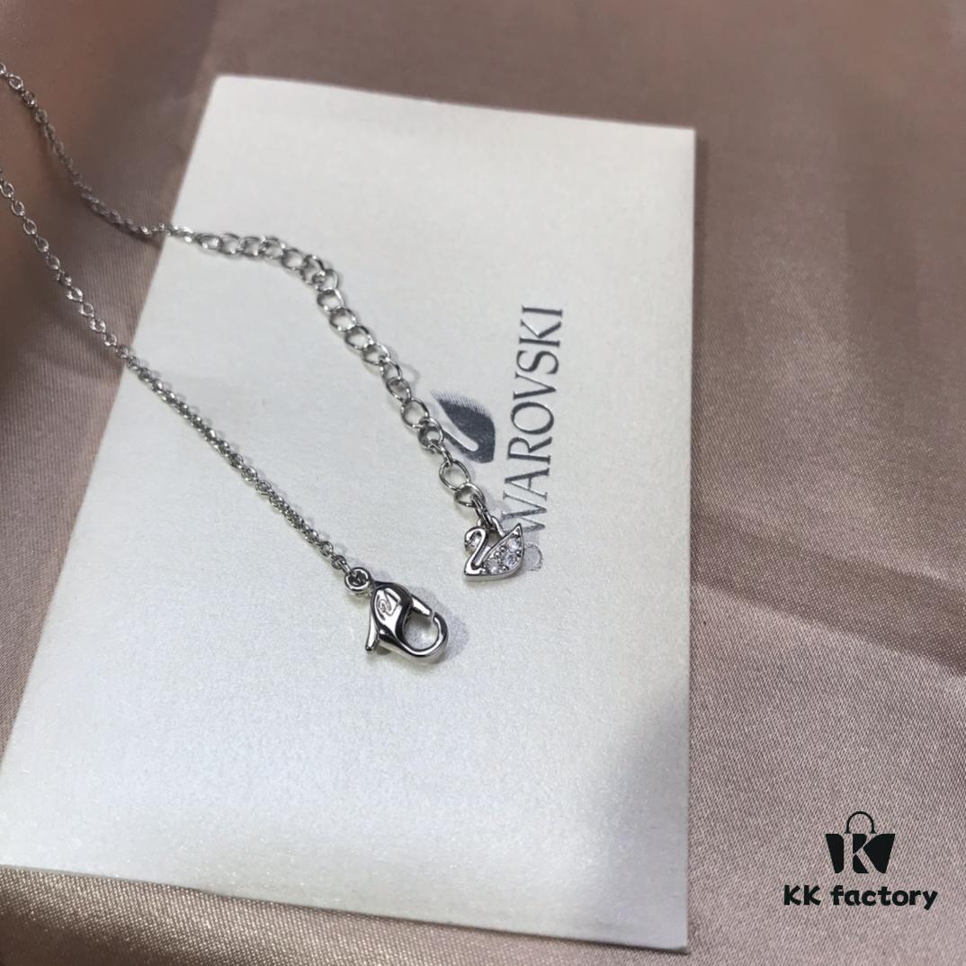 Exclusive Swarovski Valentine's Day New Arrival, Clover Dancing Bear 🐻