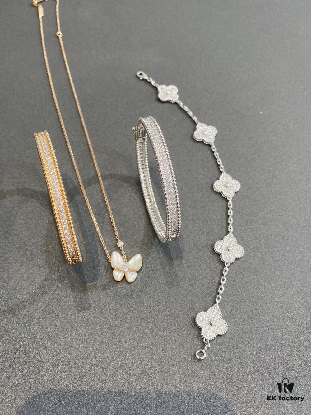 New VCA Four-Leaf Clover Perlee Beaded Bracelet, Single Row Diamond Bracelet, Classic Stacking Design, Vintage and Exquisite