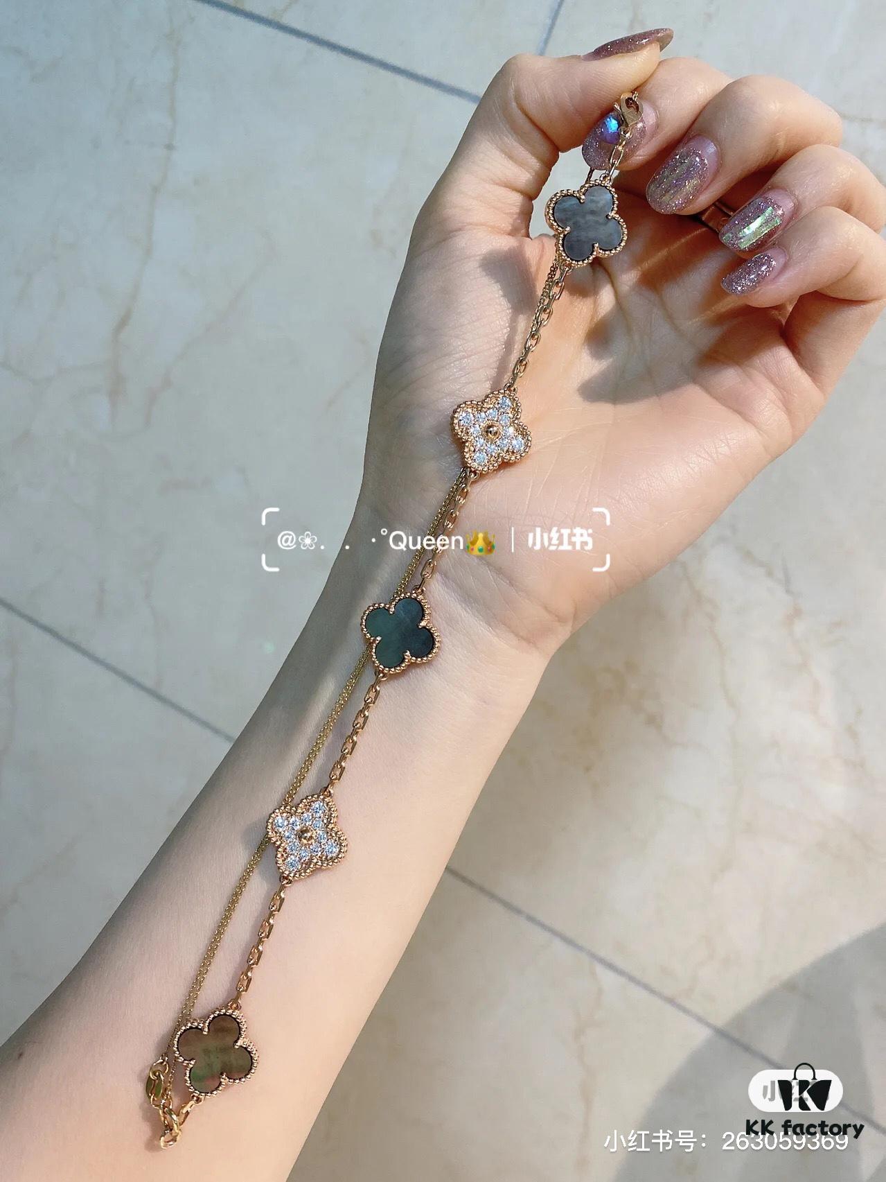 50th Anniversary Limited Gray Mother-of-Pearl Clover Necklace