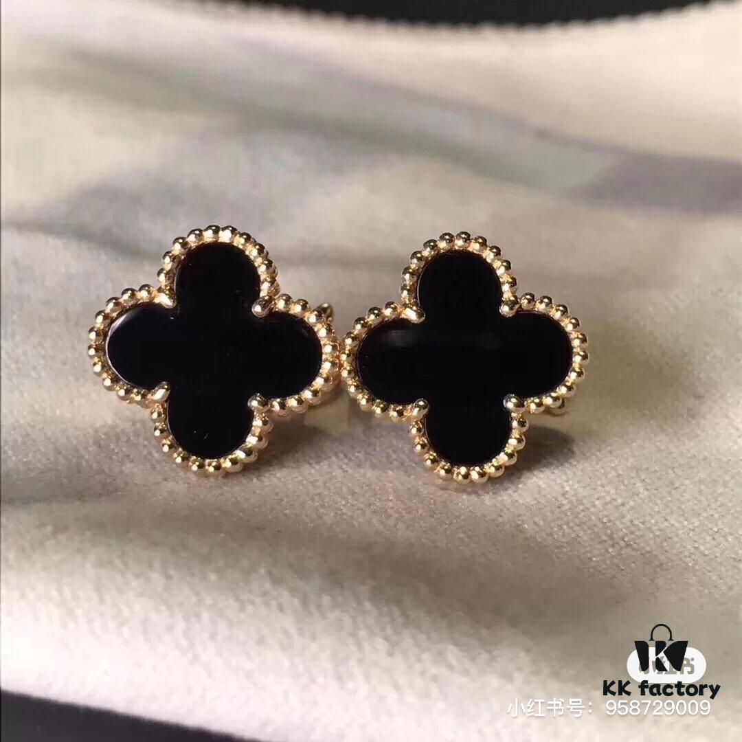 50th Anniversary Limited Gray Mother-of-Pearl Clover Necklace