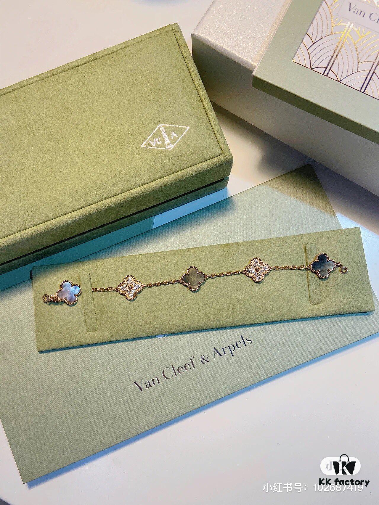 50th Anniversary Limited Gray Mother-of-Pearl Clover Necklace