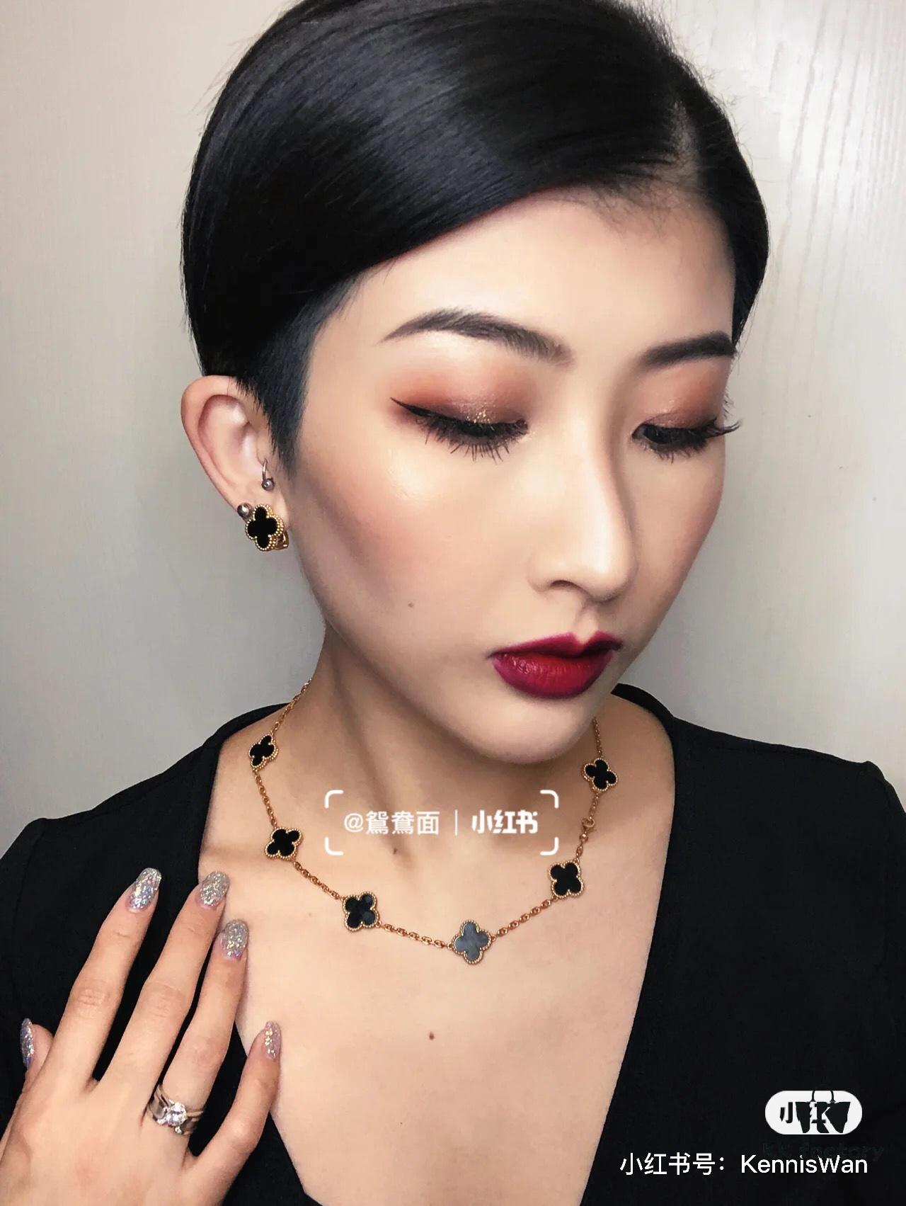 50th Anniversary Limited Gray Mother-of-Pearl Clover Necklace