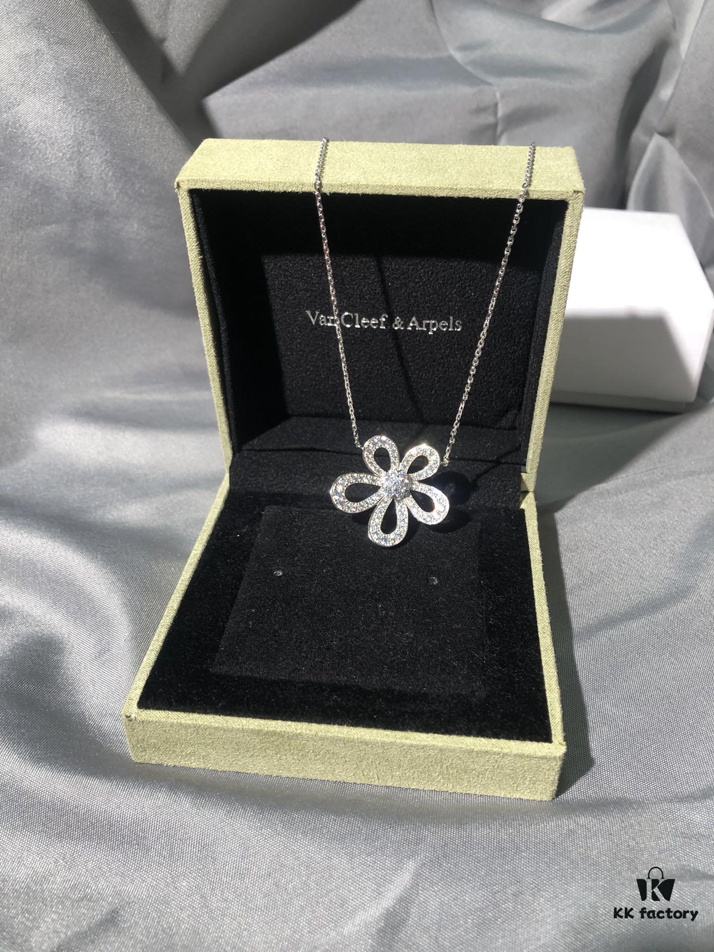Necklace · Platinum Set: Flowerlace Lace Flower, This One! I Can't Recommend It Enough! Must Buy! Must Collect! The Fire Is So Brilliant You'd Mistake It for Real Diamonds!