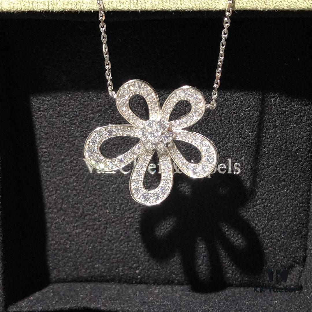Necklace · Platinum Set: Flowerlace Lace Flower, This One! I Can't Recommend It Enough! Must Buy! Must Collect! The Fire Is So Brilliant You'd Mistake It for Real Diamonds!