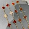 Medium-sized four-leaf clover is only available in the five-flower bracelet — single flower design has never been offered; single flower style belongs to the mini size