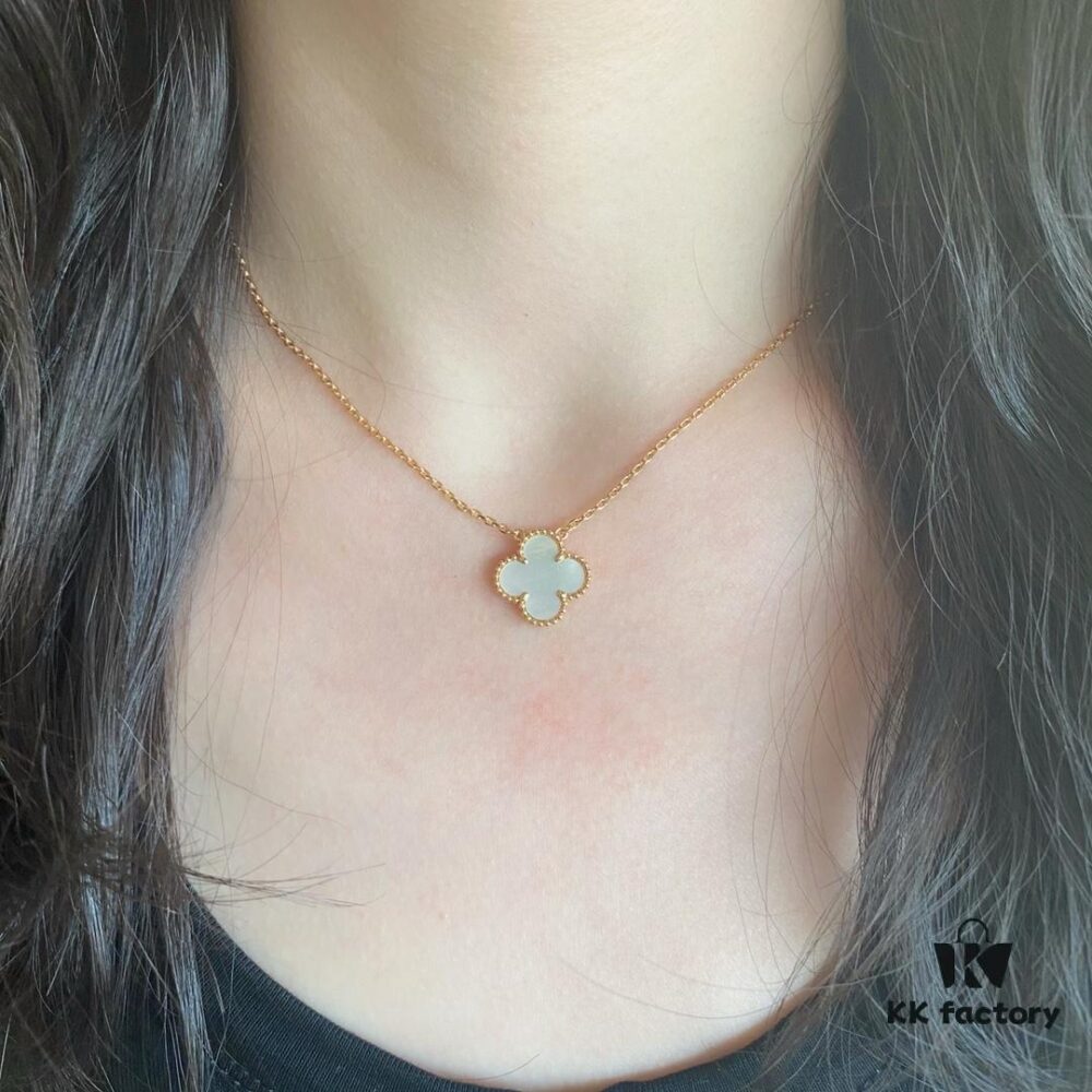 Chunky Chain with CNC-Cut Clasp, V Gold Plated with Imitation Gold, Vca Clover Necklace Featuring White Mother-of-Pearl, Red Agate, and Black Agate