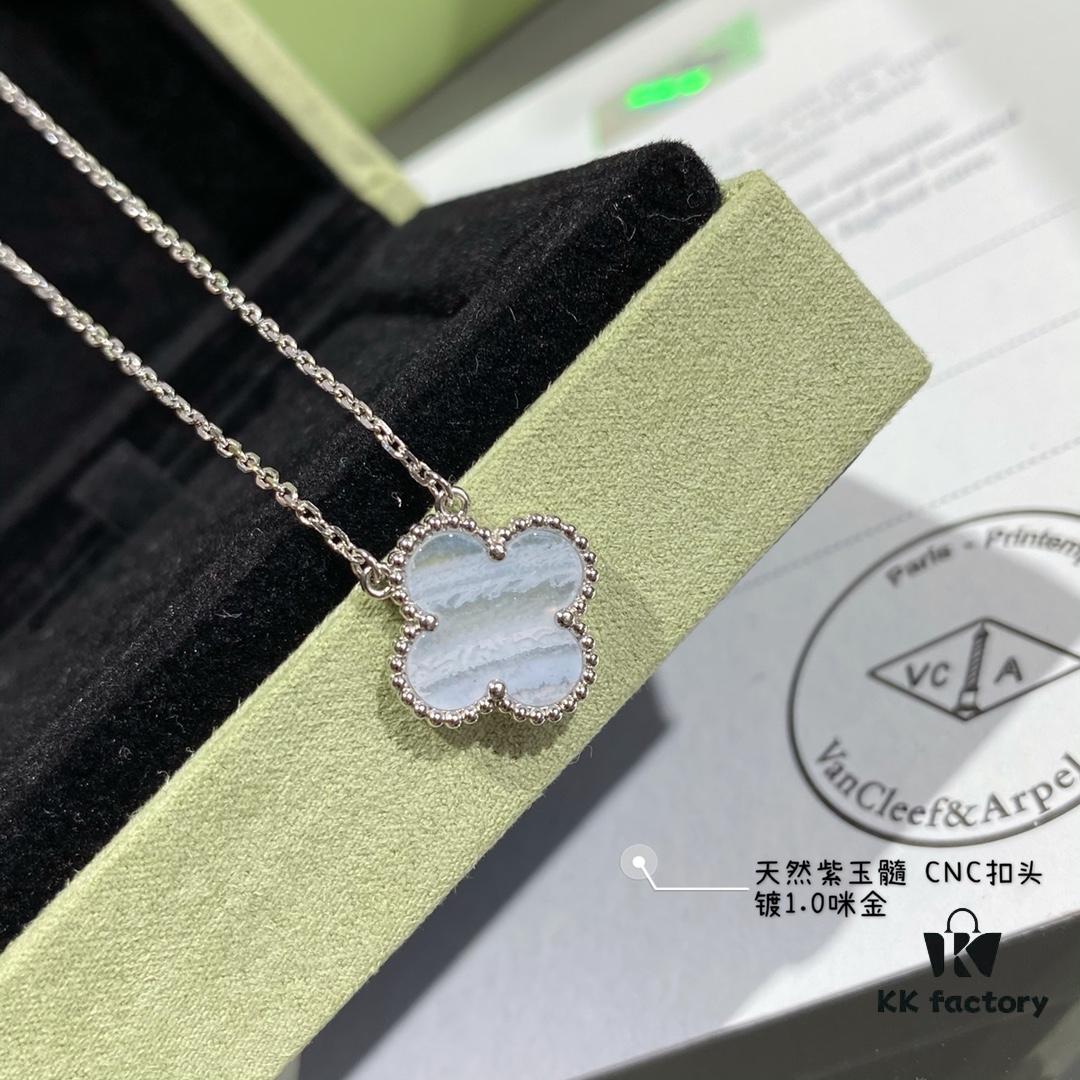 Chunky Chain with CNC-Cut Clasp, V-Plated Gold Finish, Natural Amethyst Chalcedony Four-Leaf Clover Necklace, High-Precision Craftsmanship