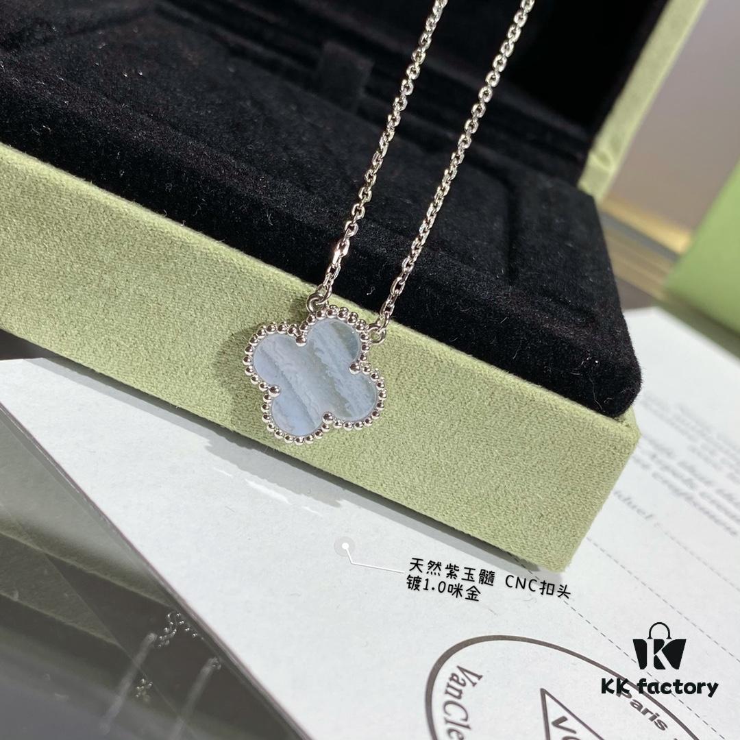 Chunky Chain with CNC-Cut Clasp, V-Plated Gold Finish, Natural Amethyst Chalcedony Four-Leaf Clover Necklace, High-Precision Craftsmanship