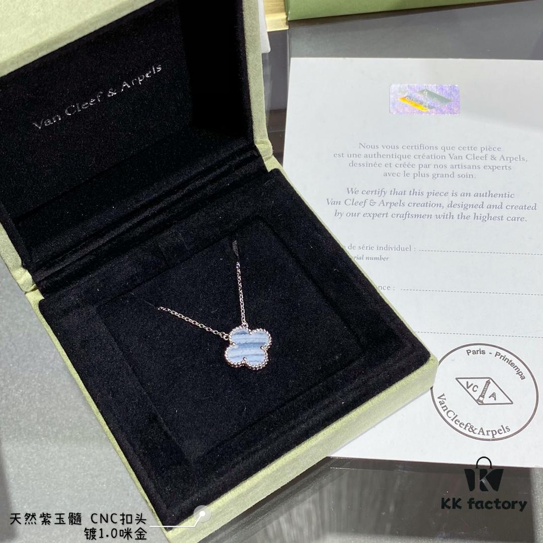 Chunky Chain with CNC-Cut Clasp, V-Plated Gold Finish, Natural Amethyst Chalcedony Four-Leaf Clover Necklace, High-Precision Craftsmanship