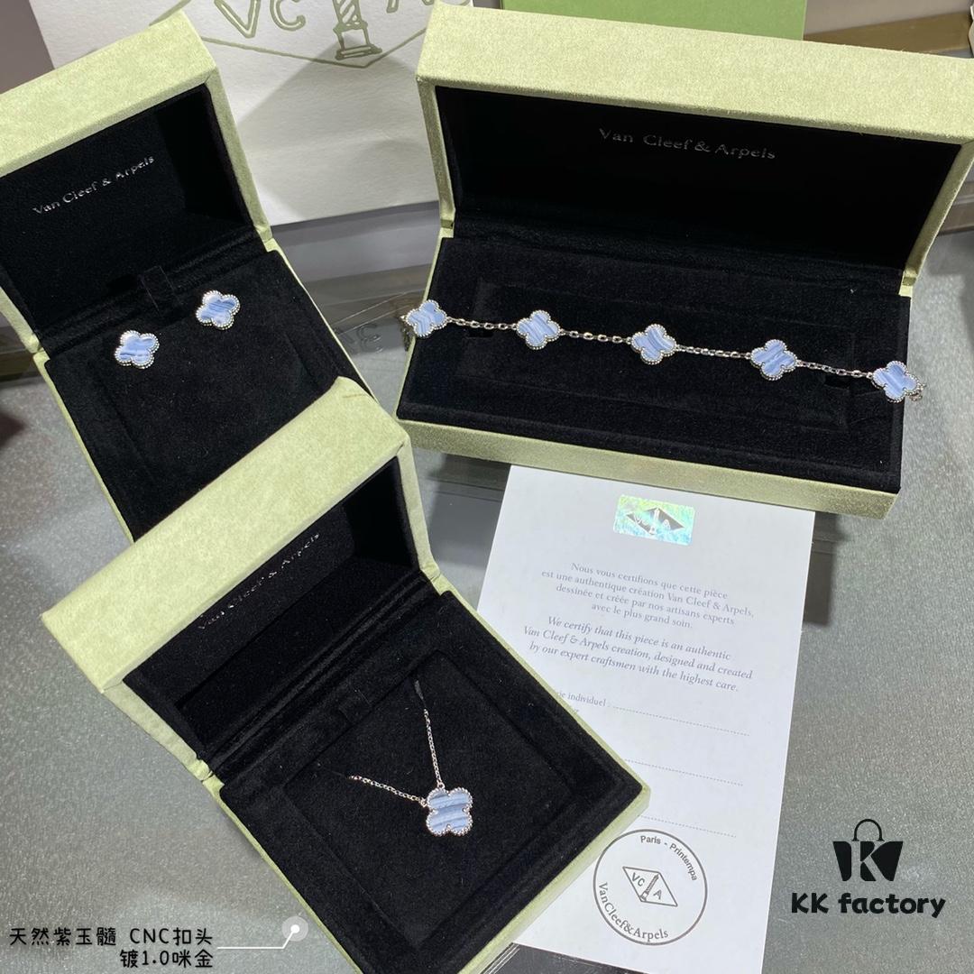 Chunky Chain with CNC-Cut Clasp, V-Plated Gold Finish, Natural Amethyst Chalcedony Four-Leaf Clover Necklace, High-Precision Craftsmanship