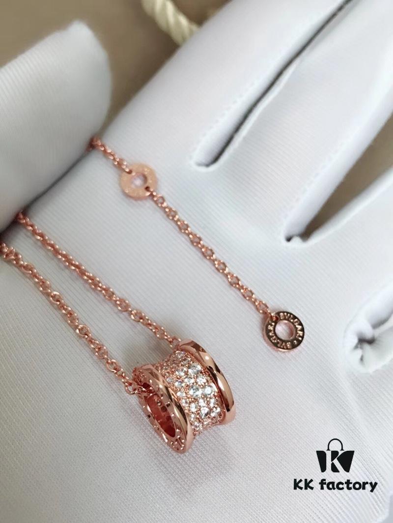 Bvlgari Serpenti Necklace 🎀 Fully Diamond-Encrusted Design ✨ Triple Row Diamonds ✨ Goddess Edition 💎 Elegant and Stylish 👏🏻 High-Quality Replica, Available in Three Colors