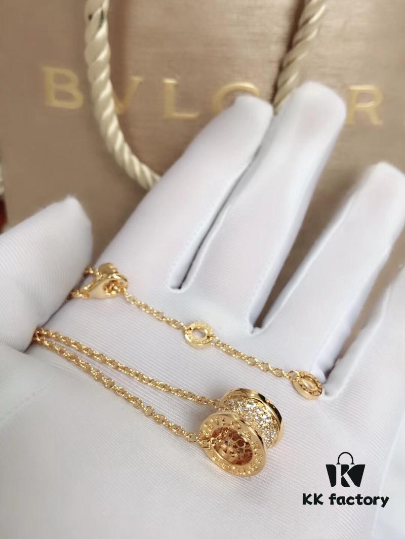 Bvlgari Serpenti Necklace 🎀 Fully Diamond-Encrusted Design ✨ Triple Row Diamonds ✨ Goddess Edition 💎 Elegant and Stylish 👏🏻 High-Quality Replica, Available in Three Colors