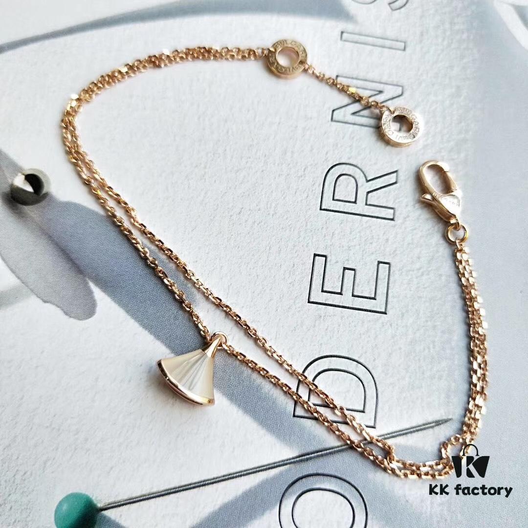 BV DIVA Bracelet, Limited Stock, Original Custom Design, White Pearl Mother of Pearl and Red Carnelian, Absolutely Elegant and High-End! Authentic Original Clasp, You'll Love It as Soon as You Receive It!