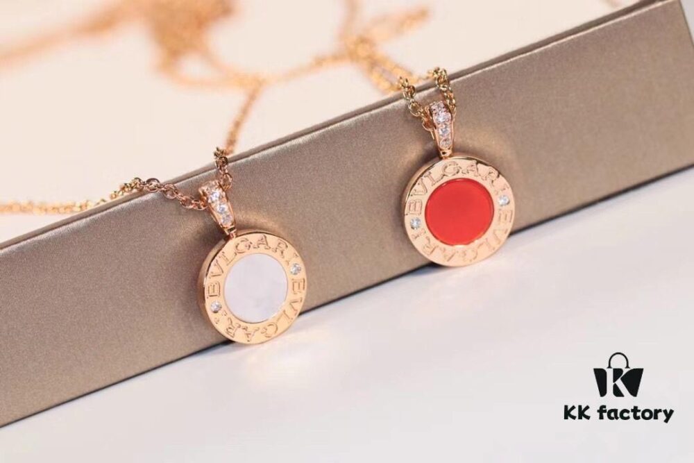 Bvlgari Double-Sided Pendant Necklace with Natural Stone – One Side Red Agate, One Side White Mother-of-Pearl