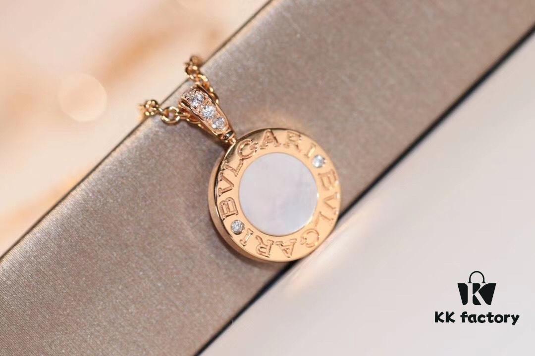 Bvlgari Double-Sided Pendant Necklace with Natural Stone – One Side Red Agate, One Side White Mother-of-Pearl