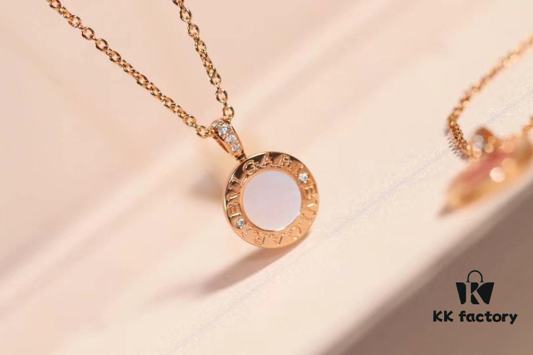 Bvlgari Double-Sided Pendant Necklace with Natural Stone – One Side Red Agate, One Side White Mother-of-Pearl