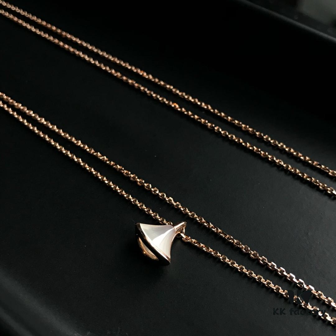Top-Tier Custom Bvlgari Diva Series Fan-Shaped Set - White Mother of Pearl Dress Necklace and Bracelet, 18K Rose/White Gold Plated High-End Design