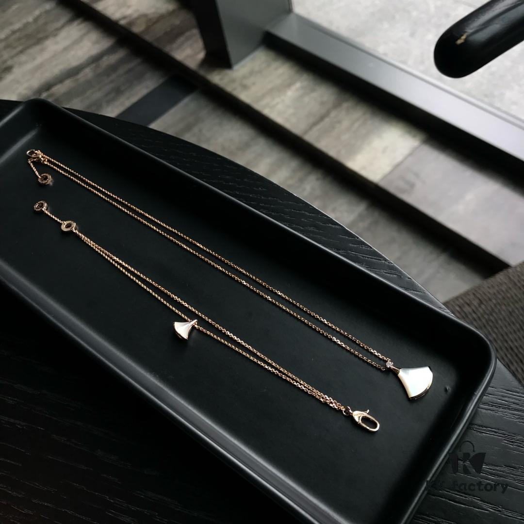 Top-Tier Custom Bvlgari Diva Series Fan-Shaped Set - White Mother of Pearl Dress Necklace and Bracelet, 18K Rose/White Gold Plated High-End Design