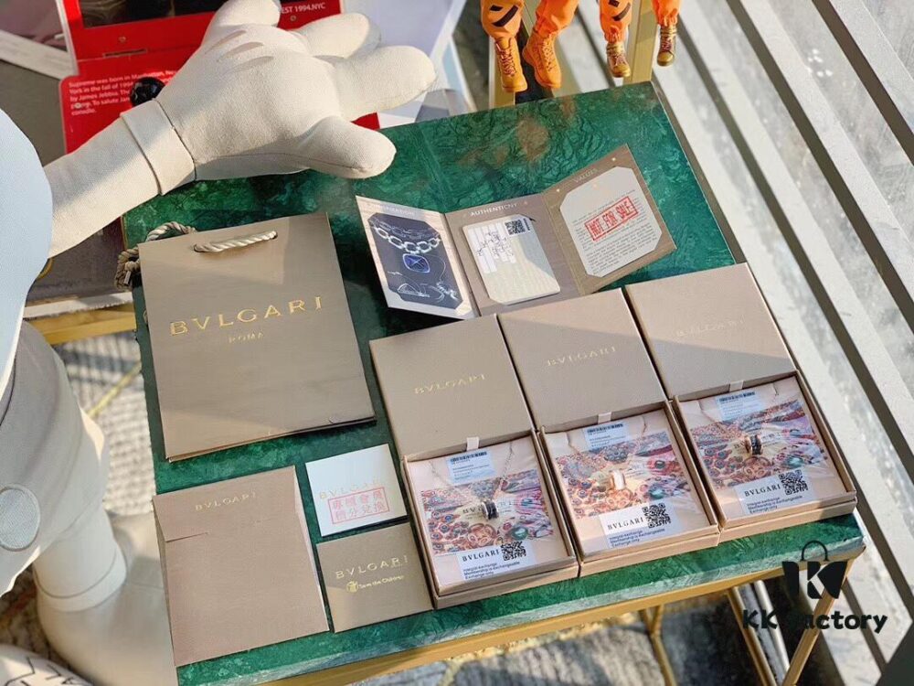 BVLGARI B.zero1 Black Ceramic Charity Pendant Necklace in 925 Sterling Silver Unisex Jewelry