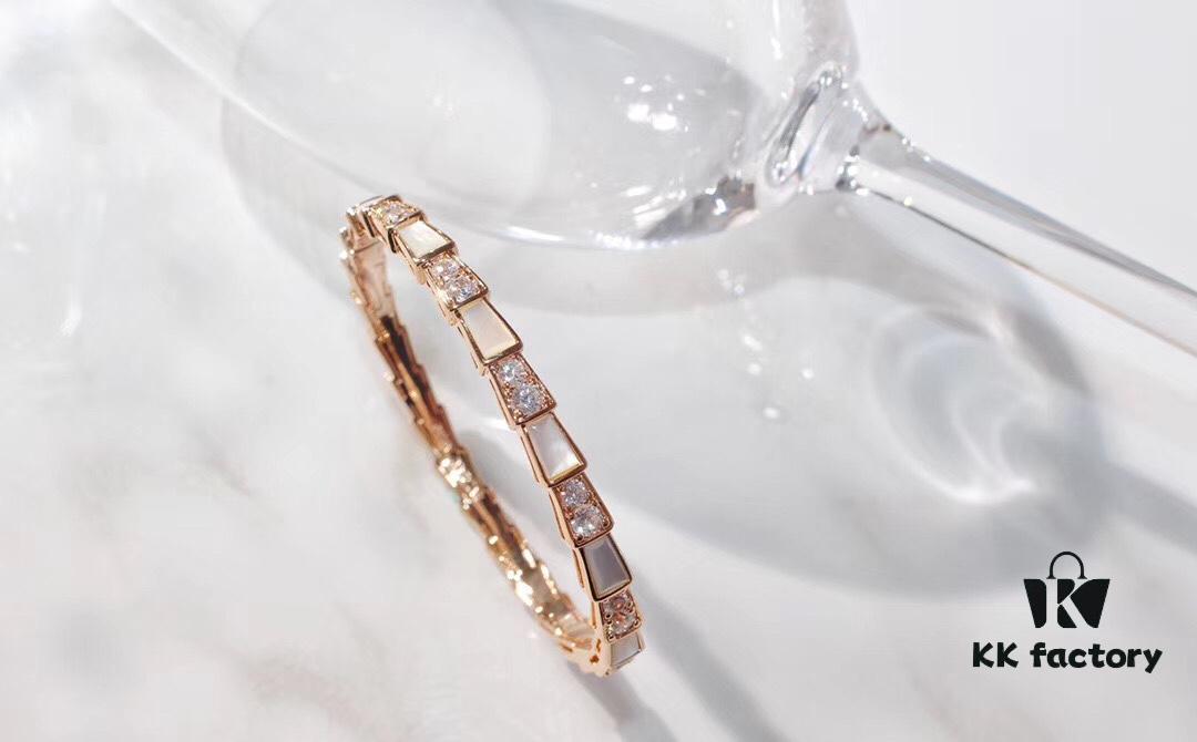 Hot In-Stock Natural Shell Bracelet BVLGARI Classic Reissue Bulgari Snake Bracelet 925 Sterling Silver Thick Gold Plated with Natural Mother of Pearl Elegant Luxury Design