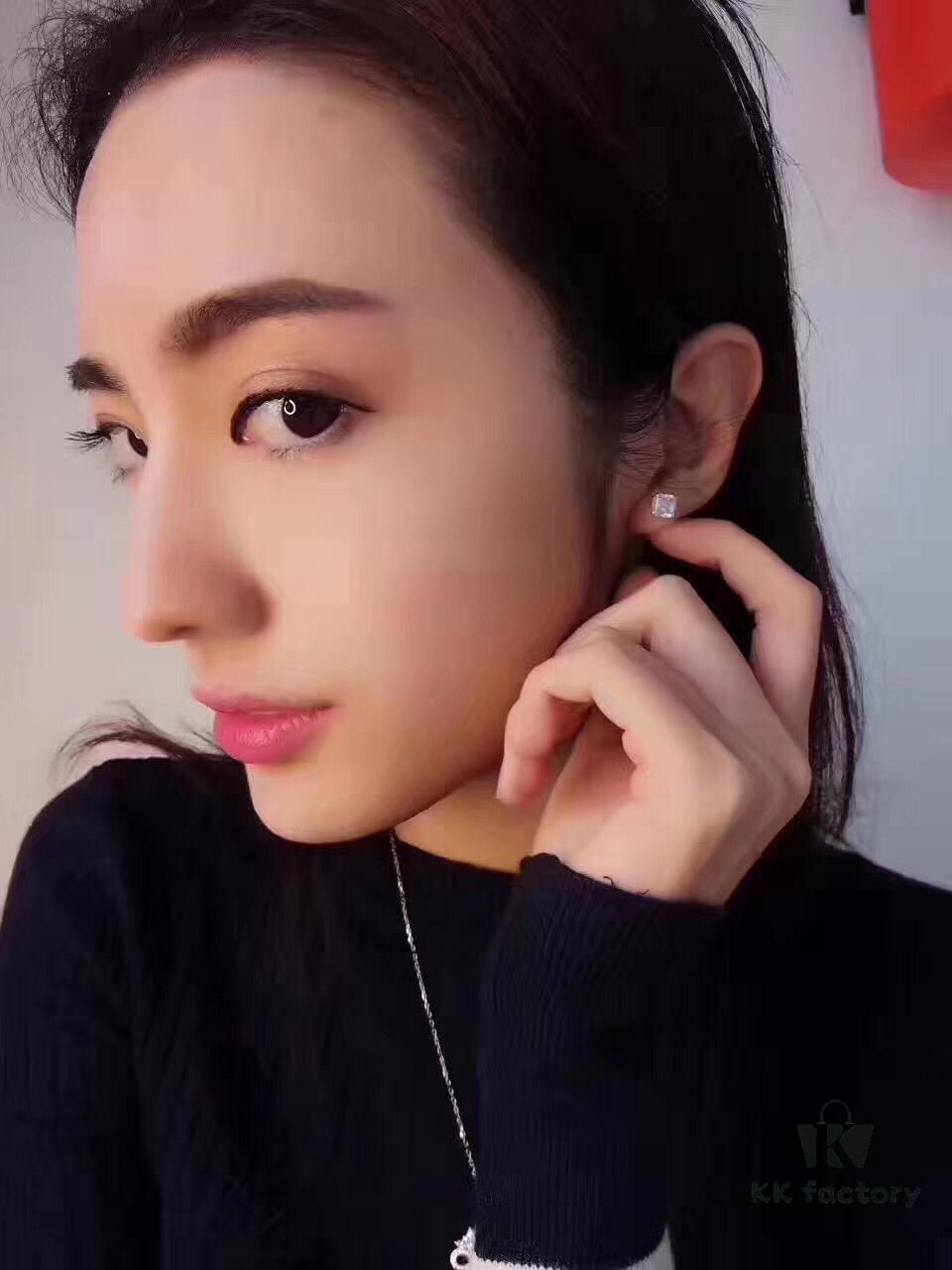 Bvlgari Four-Claw Stud Earrings, As Seen in Picture! Tower-Cut Square Diamond, Simple Yet Elegant!