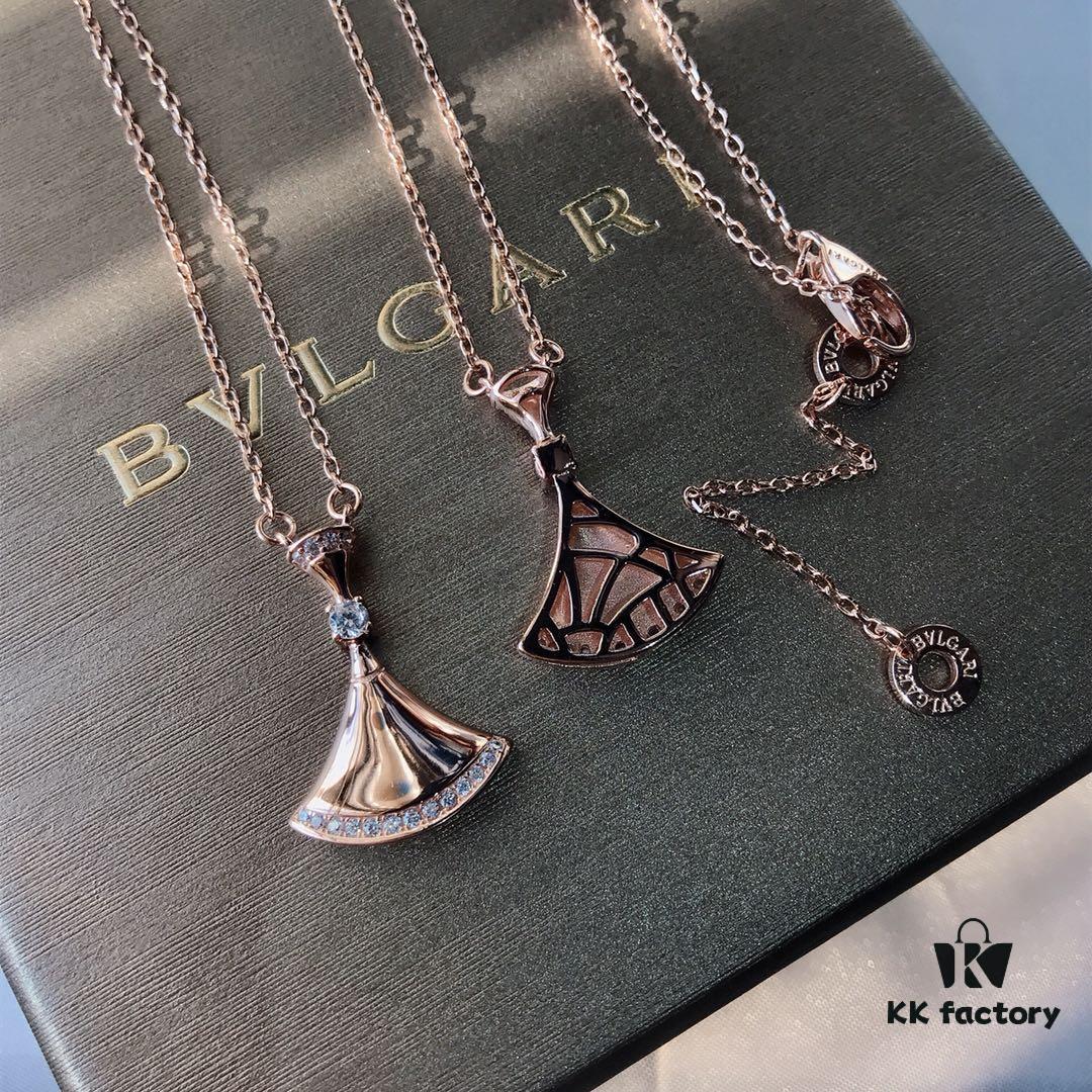 New Arrival 🆕🔥 BV Gold Dress Necklace 👗✌🏻 with Full Mirror-Finish Surface