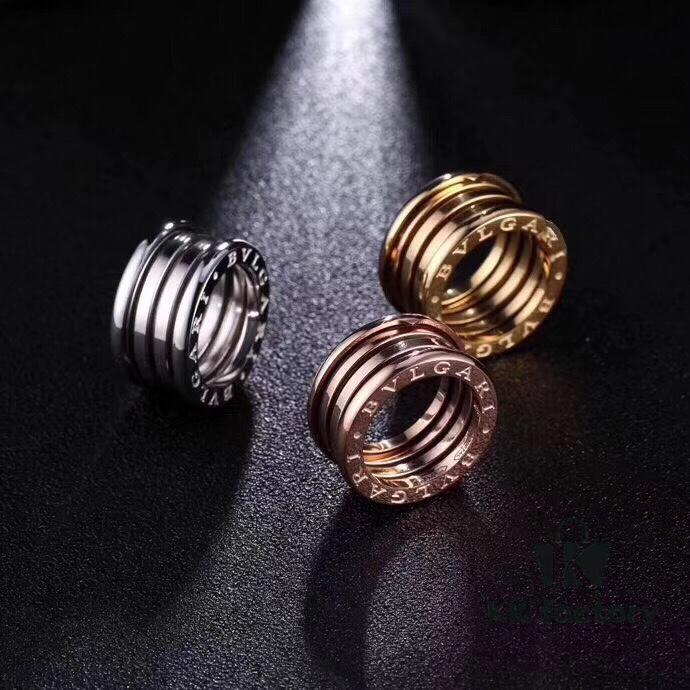 BV* Bvlgari Spring Ring – A Masterpiece of Design, the Go-To Choice for Celebrities, Influencers, and Trendsetters, Ideal as a Couple's Ring