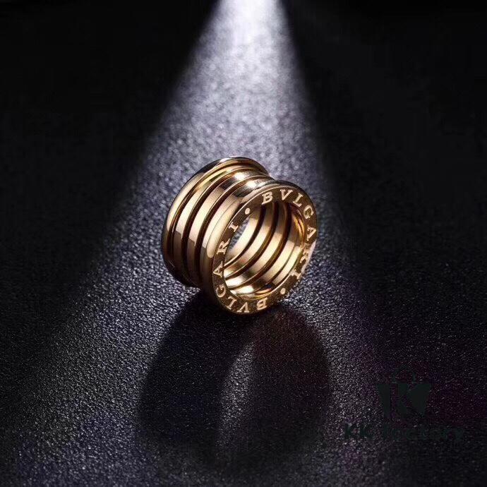 BV* Bvlgari Spring Ring – A Masterpiece of Design, the Go-To Choice for Celebrities, Influencers, and Trendsetters, Ideal as a Couple's Ring