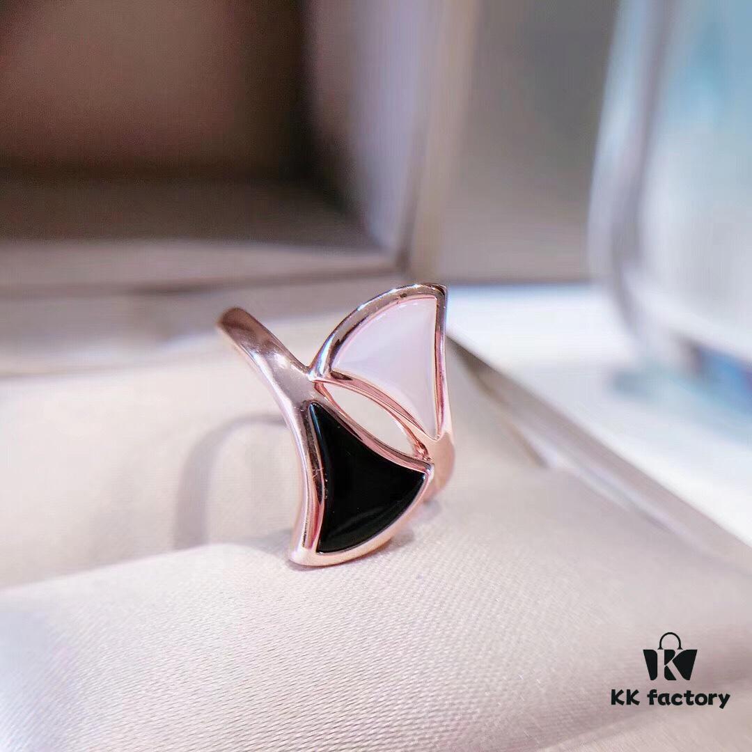 Misaligned Fan-shaped Ring 💎 New BVLGARI Bulgari Black Onyx and White Mother-of-Pearl Fan Ring [Playful] Must-have for Goddesses 💃🏻 Stunningly Beautiful ✨✨ Bulgari Diva Jewelry Series 'Little Skirt' Ring ✨ Creative Fan Design with Black Onyx and White Mother-of-Pearl, Elegant and Approachable, Highlighting the Essence and Charm of Femininity 💋