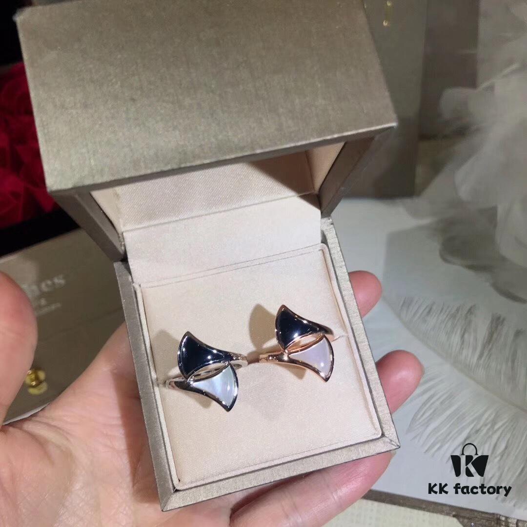 Misaligned Fan-shaped Ring 💎 New BVLGARI Bulgari Black Onyx and White Mother-of-Pearl Fan Ring [Playful] Must-have for Goddesses 💃🏻 Stunningly Beautiful ✨✨ Bulgari Diva Jewelry Series 'Little Skirt' Ring ✨ Creative Fan Design with Black Onyx and White Mother-of-Pearl, Elegant and Approachable, Highlighting the Essence and Charm of Femininity 💋