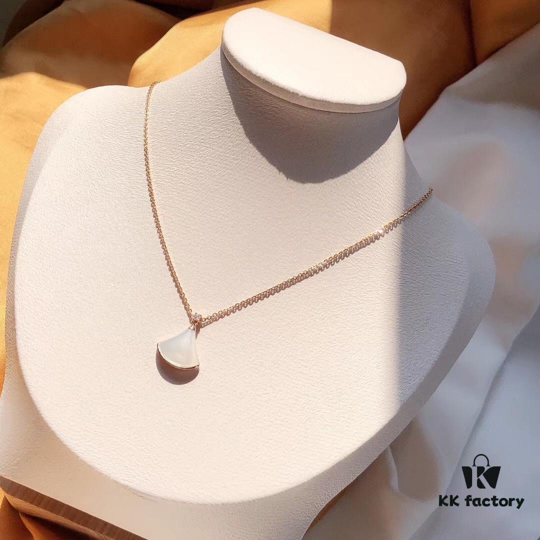 S925 Silver Plated with K-Gold Bulgari Christmas Bestseller Bvlgari DIVAS DREAM Series Mother-of-Pearl Fan Pendant Necklace